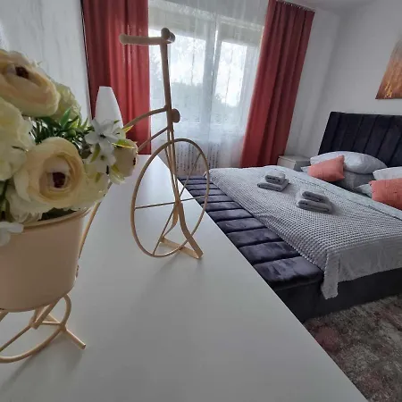 Prostorny V Centru U Reky, 2 Loznice, Balkon Hradec Kralove