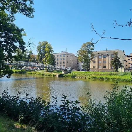 Prostorny V Centru U Reky, 2 Loznice, Balkon Apartment