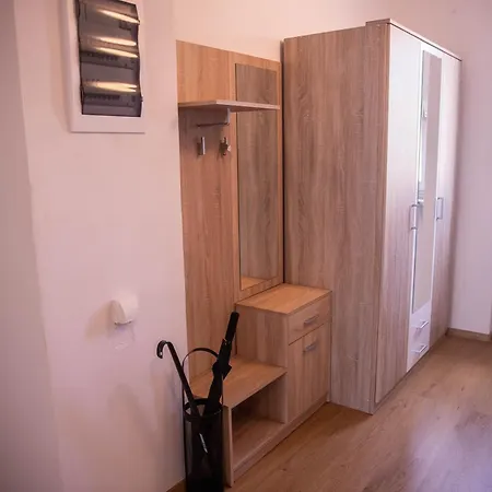Prostorny V Centru U Reky, 2 Loznice, Balkon *