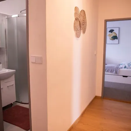 Apartment Prostorny V Centru U Reky, 2 Loznice, Balkon Hradec Kralove