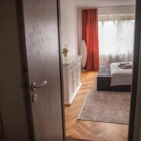 Apartment Prostorny V Centru U Reky, 2 Loznice, Balkon