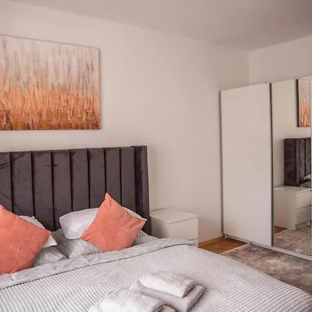 Apartment Prostorny V Centru U Reky, 2 Loznice, Balkon *