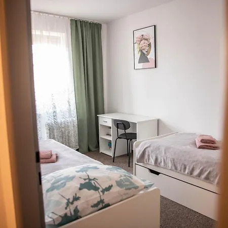 Prostorny V Centru U Reky, 2 Loznice, Balkon