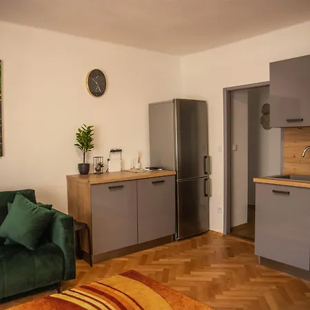 Apartment Prostorny V Centru U Reky, 2 Loznice, Balkon Hradec Kralove