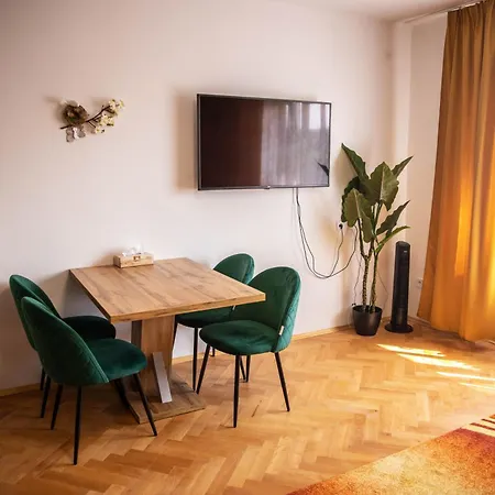 Apartment Prostorny V Centru U Reky, 2 Loznice, Balkon
