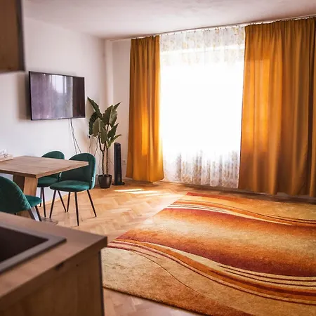 Prostorny V Centru U Reky, 2 Loznice, Balkon *